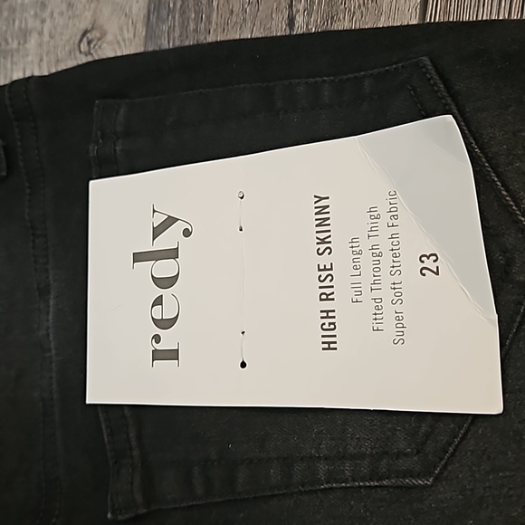 Redy size 23 jeans. High rise skinny. Full length. Fitted through thigh. - Picture 5 of 8